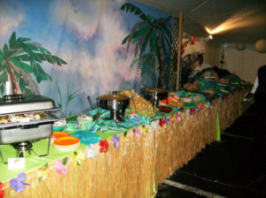 beach themed table with food service dishes