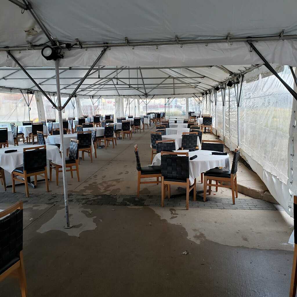 Outdoor Dining Restaurant Tent in Rosemont, IL 1
